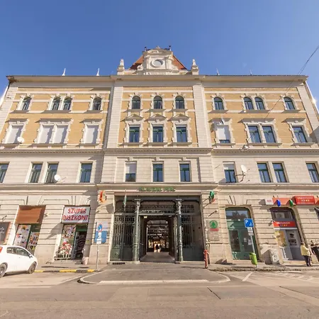 Simona - Lovely In The Downtown . Appartement Boedapest