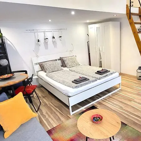 Simona - Lovely In The Downtown . *