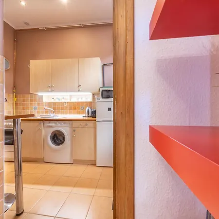 Simona - Lovely In The Downtown . * Budapest