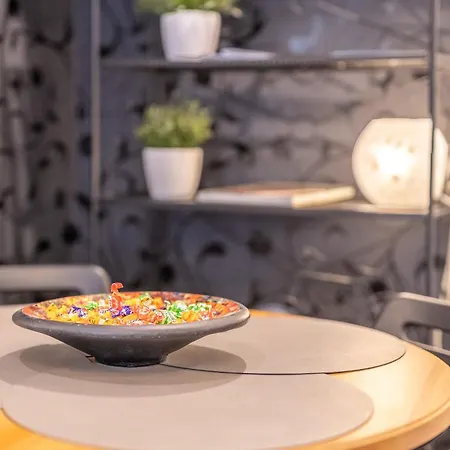 Simona - Lovely In The Downtown . Apartment