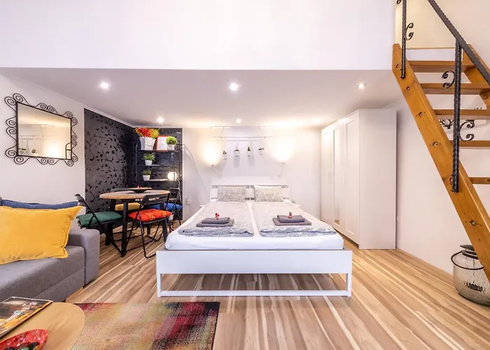 Simona - Lovely In The Downtown . Apartament *