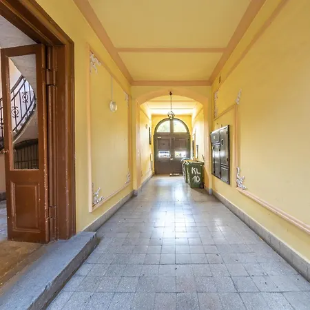 Simona - Lovely In The Downtown . *